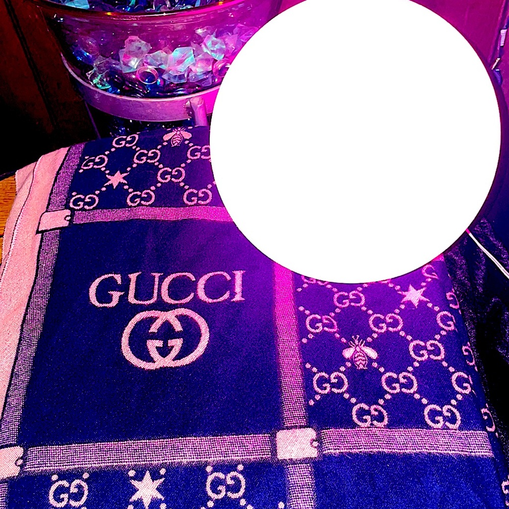 Reversible Pink And Navy Cashmere Gucci Pashmina